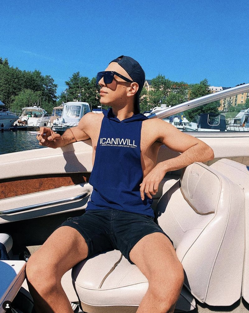 Amir berättar i en story på Instagram hur han blev erbjuden ett Amir berättar i en story på Instagram hur han blev erbjuden ett